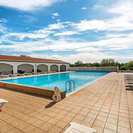 Holiday home Lovely In With Kitchen